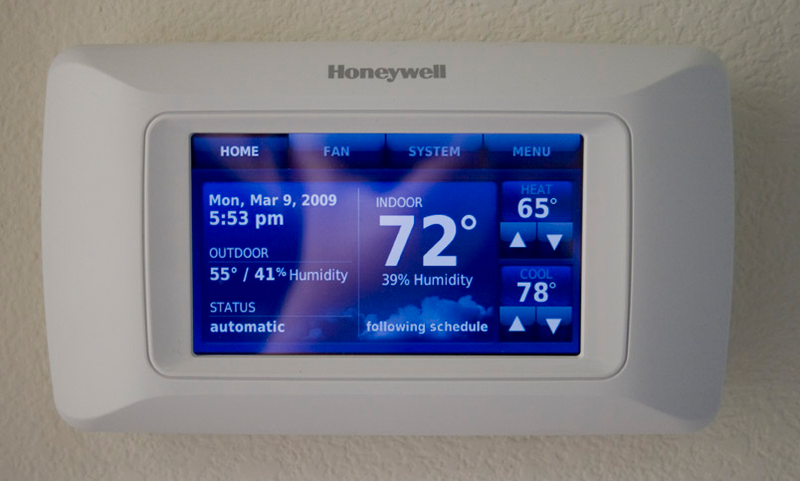Illustration for article titled Honeywell Touchscreen Thermostat and Portable Remote Review